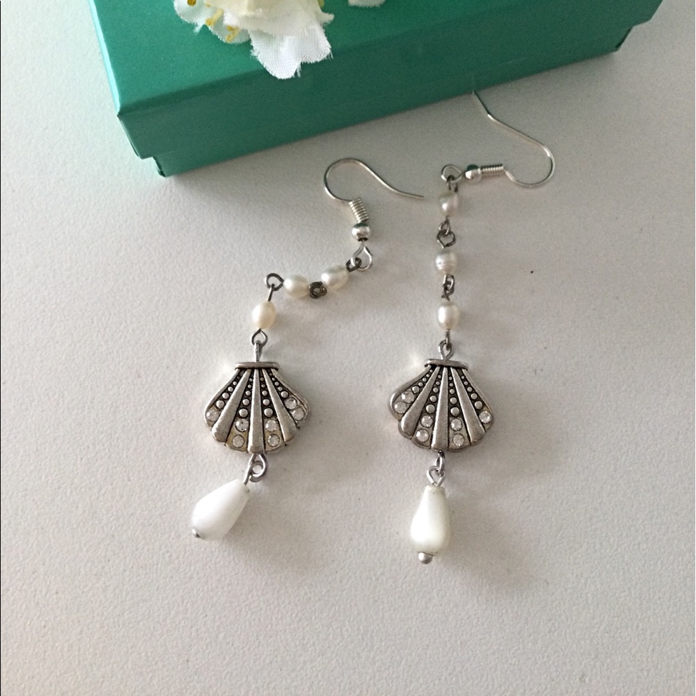SALE💕Beach Earrings, Scallop Rhinestone Earrings - Picture 12 of 13